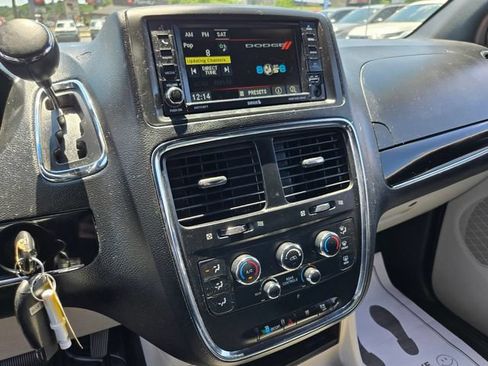 Used 2017 Dodge Grand Caravan SXT FWD image 25
