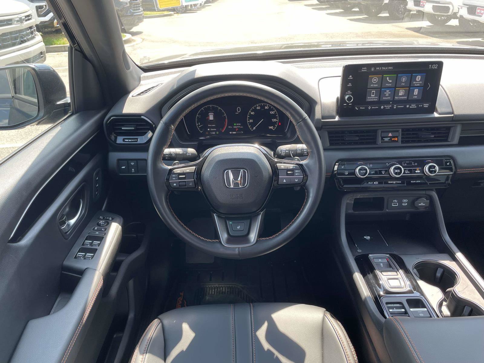Used 2025 Honda Pilot TrailSport image 2