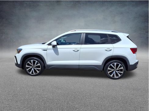 Used 2022 Volkswagen Taos SE FWD image 13