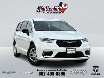 New 2026 Chrysler Pacifica Select