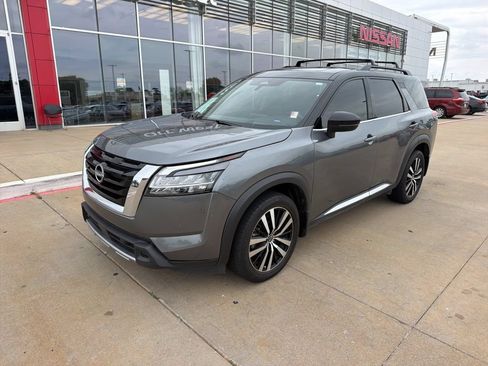 Used 2024 Nissan Pathfinder Platinum w/ Cargo Package FWD image 1