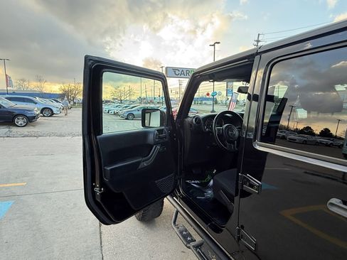 Used 2018 Jeep Wrangler Unlimited Sport S image 18