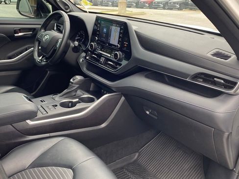 Used 2021 Toyota Highlander XSE FWD image 31