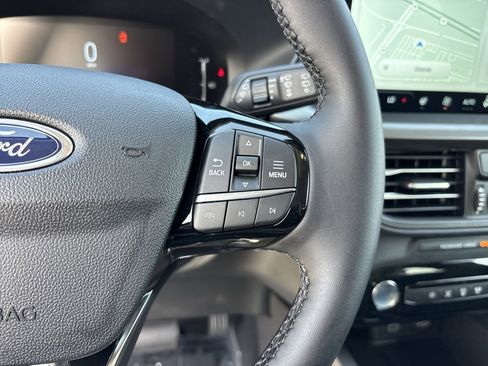 Used 2025 Ford Escape SE image 28