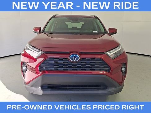 Used 2023 Toyota RAV4 XLE Premium image 3