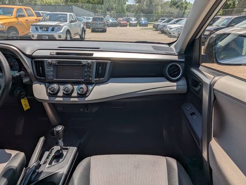 Used 2013 Toyota RAV4 LE AWD/4WD image 18