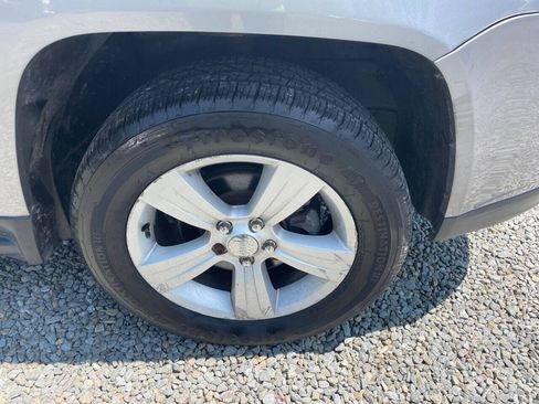 Used 2017 Jeep Compass Latitude AWD/4WD image 29