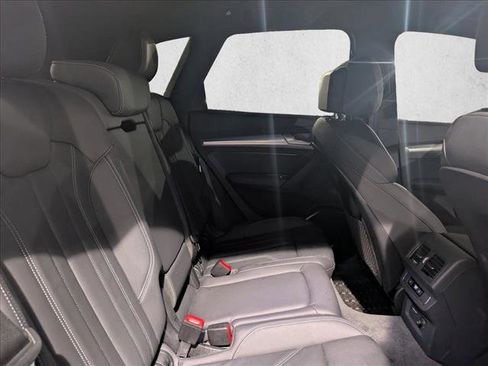 Certified 2025 Audi Q5 2.0T Premium Plus w/ Premium Plus Package image 17