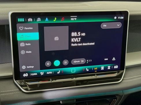 Used 2025 Volkswagen Tiguan SE FWD image 14