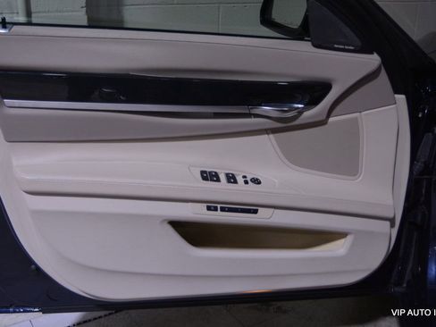 Used 2014 BMW 750Li xDrive image 7