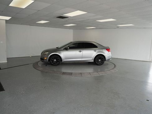 Used 2012 Suzuki Kizashi SE AWD/4WD image 4