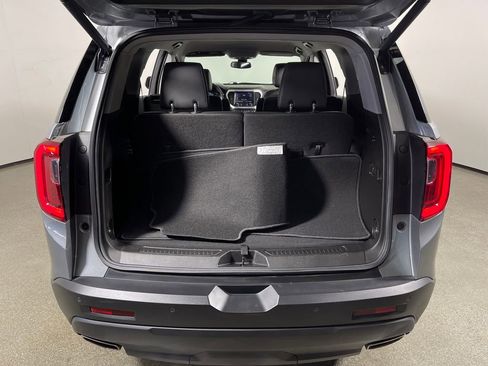 Used 2023 GMC Acadia SLT w/ Elevation Edition image 10