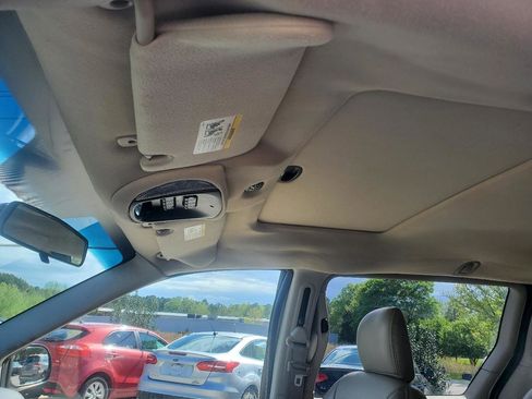 Used 2006 Chrysler Town & Country Limited w/ Popular Equipment Group I image 18