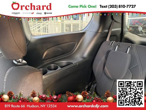 Used 2023 Chrysler Pacifica Touring image 17
