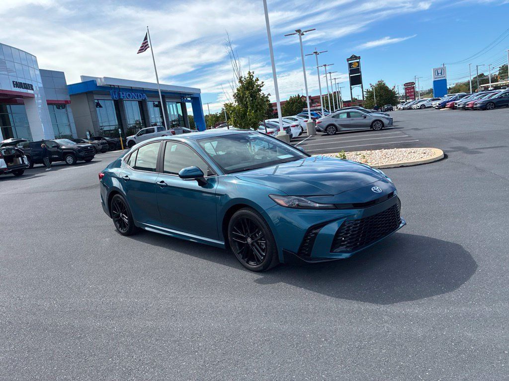 Used 2025 Toyota Camry SE FWD image 2