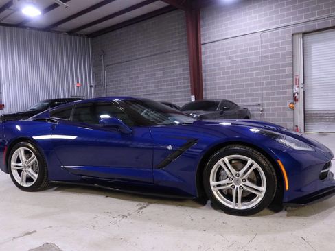 Used 2017 Chevrolet Corvette Stingray Coupe w/ 1LT image 7