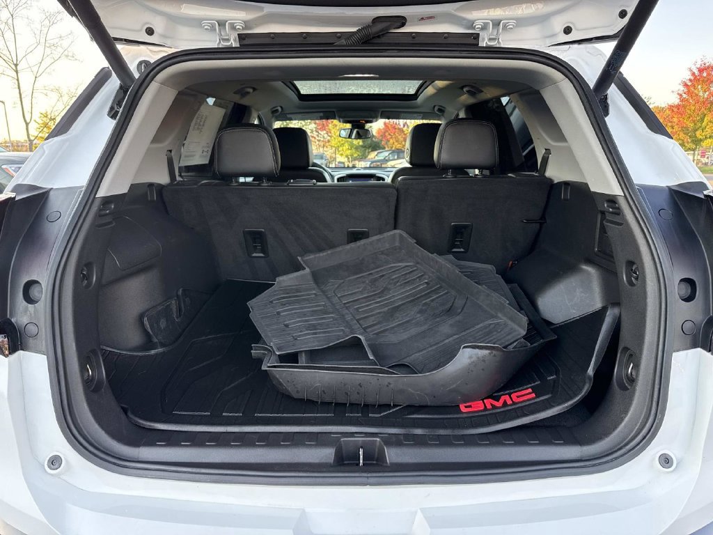 Used 2023 GMC Terrain SLT w/ Infotainment Package II AWD/4WD image 12