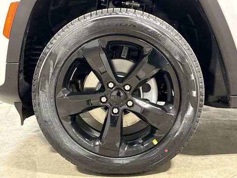 New 2026 Jeep Grand Cherokee Limited w/ Limited Altitude Package AWD/4WD image 28
