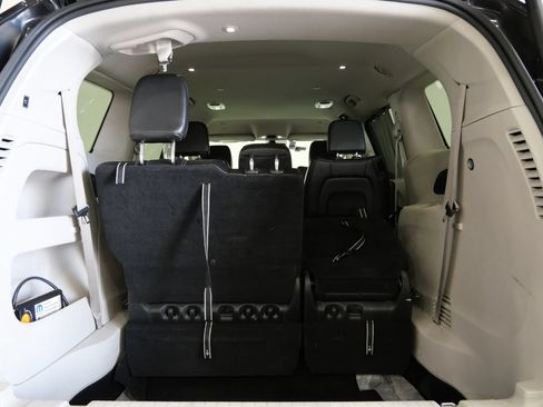 Used 2024 Chrysler Pacifica Touring-L FWD image 27