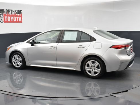 Used 2022 Toyota Corolla LE FWD image 2