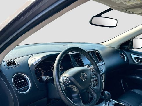 Used 2019 Nissan Pathfinder SL FWD image 9