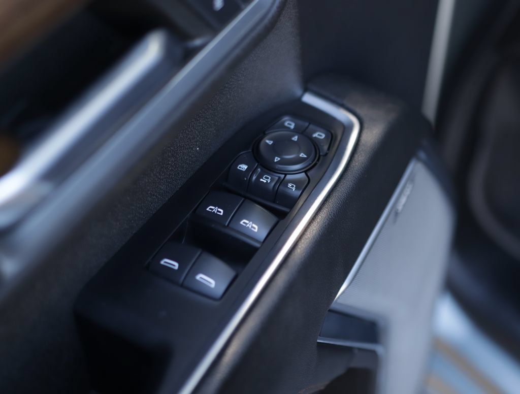 Used 2024 Chevrolet Silverado 2500 High Country w/ High Country Premium Package AWD/4WD image 27