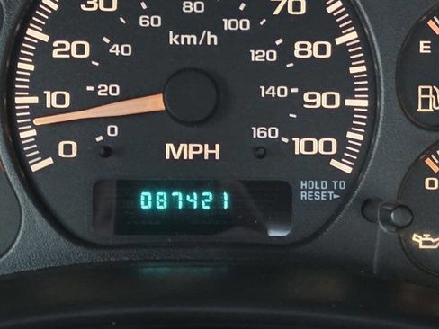 Used 2001 Chevrolet Silverado 1500 4x4 Regular Cab w/ Firm Ride Suspension Pkg image 13