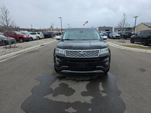 Used 2016 Ford Explorer Platinum image 2