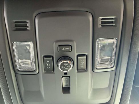 Certified 2025 Chevrolet Suburban Premier AWD/4WD image 30