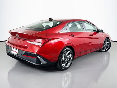 Used 2024 Hyundai Elantra Limited image 14