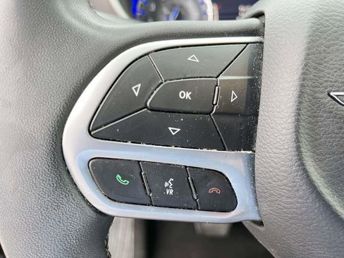 Used 2022 Chrysler Pacifica Touring-L image 17