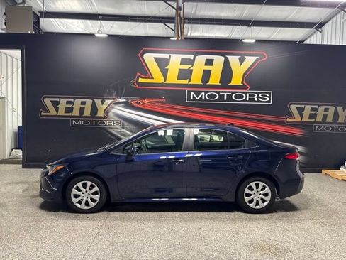 Used 2023 Toyota Corolla LE FWD image 2