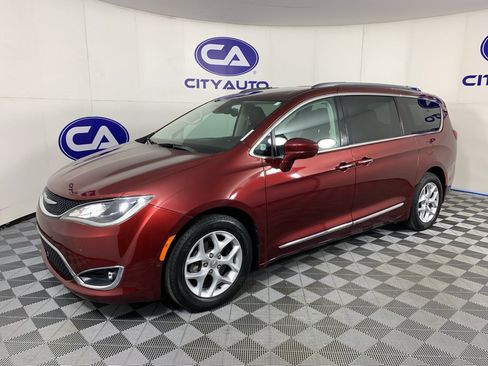 Used 2017 Chrysler Pacifica Touring-L Plus w/ Advanced Safetytec Group image 7