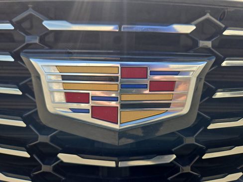 Used 2023 Cadillac XT4 Premium Luxury w/ Driver Assist Package FWD image 11