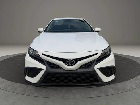 Used 2021 Toyota Camry SE FWD image 2