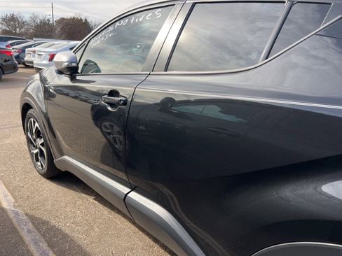 Used 2020 Toyota C-HR LE image 14