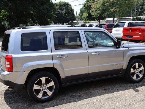 Used 2016 Jeep Patriot High Altitude FWD image 9