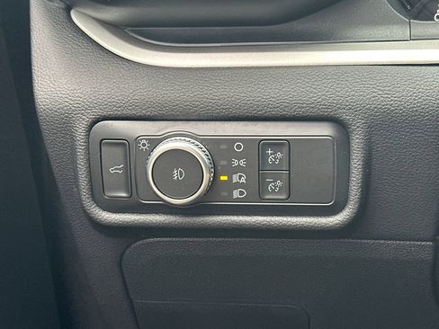 Certified 2022 Ford Explorer XLT w/ Equipment Group 202A image 34