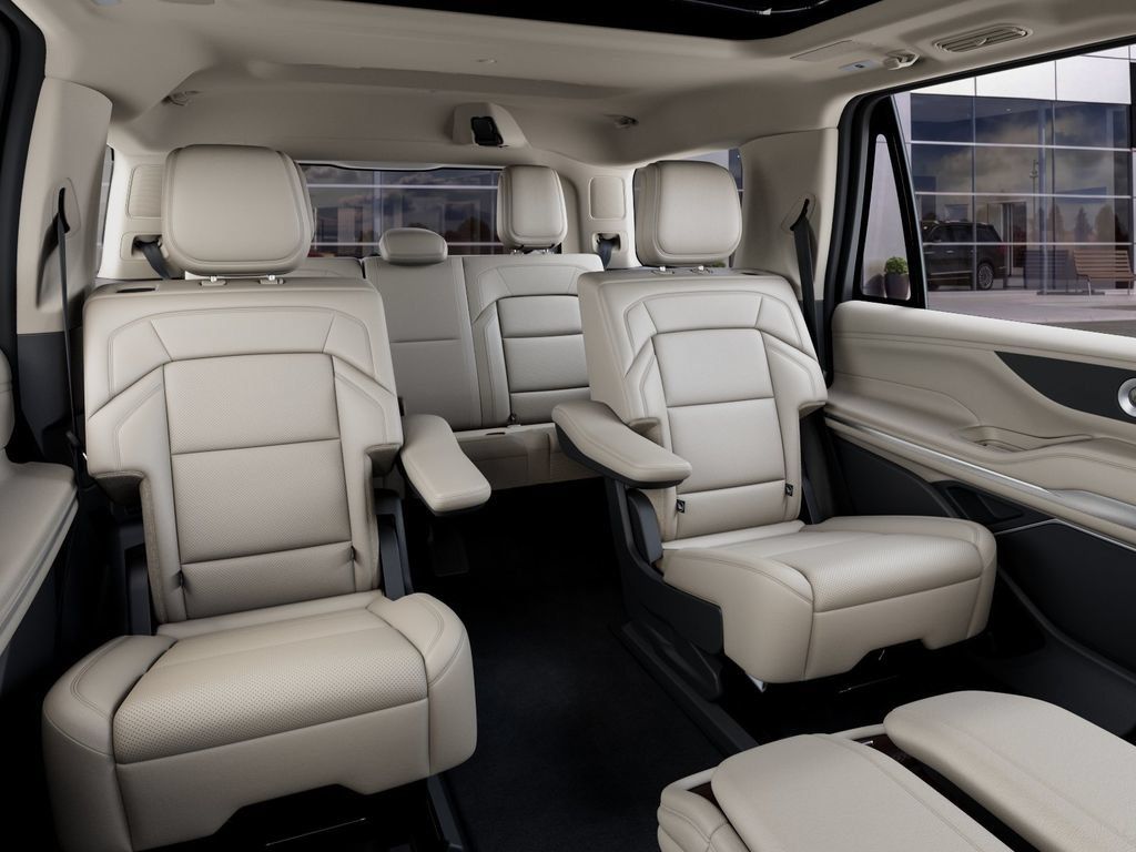 New 2027 Lincoln Navigator Reserve w/ Jet Appearance Package AWD/4WD image 11