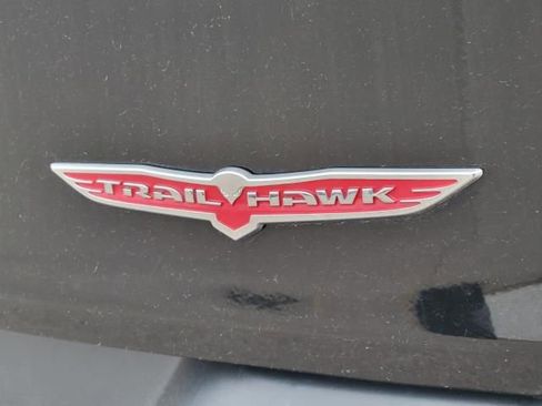 Used 2017 Jeep Cherokee Trailhawk w/ Comfort & Convenience Group AWD/4WD image 7
