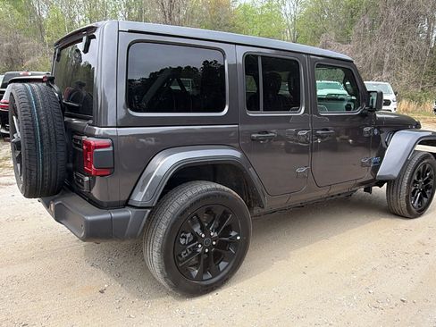 Used 2025 Jeep Wrangler Sahara w/ Safety Group AWD/4WD image 8