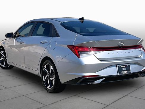 Used 2022 Hyundai Elantra SEL w/ Convenience + Premium Package FWD image 12