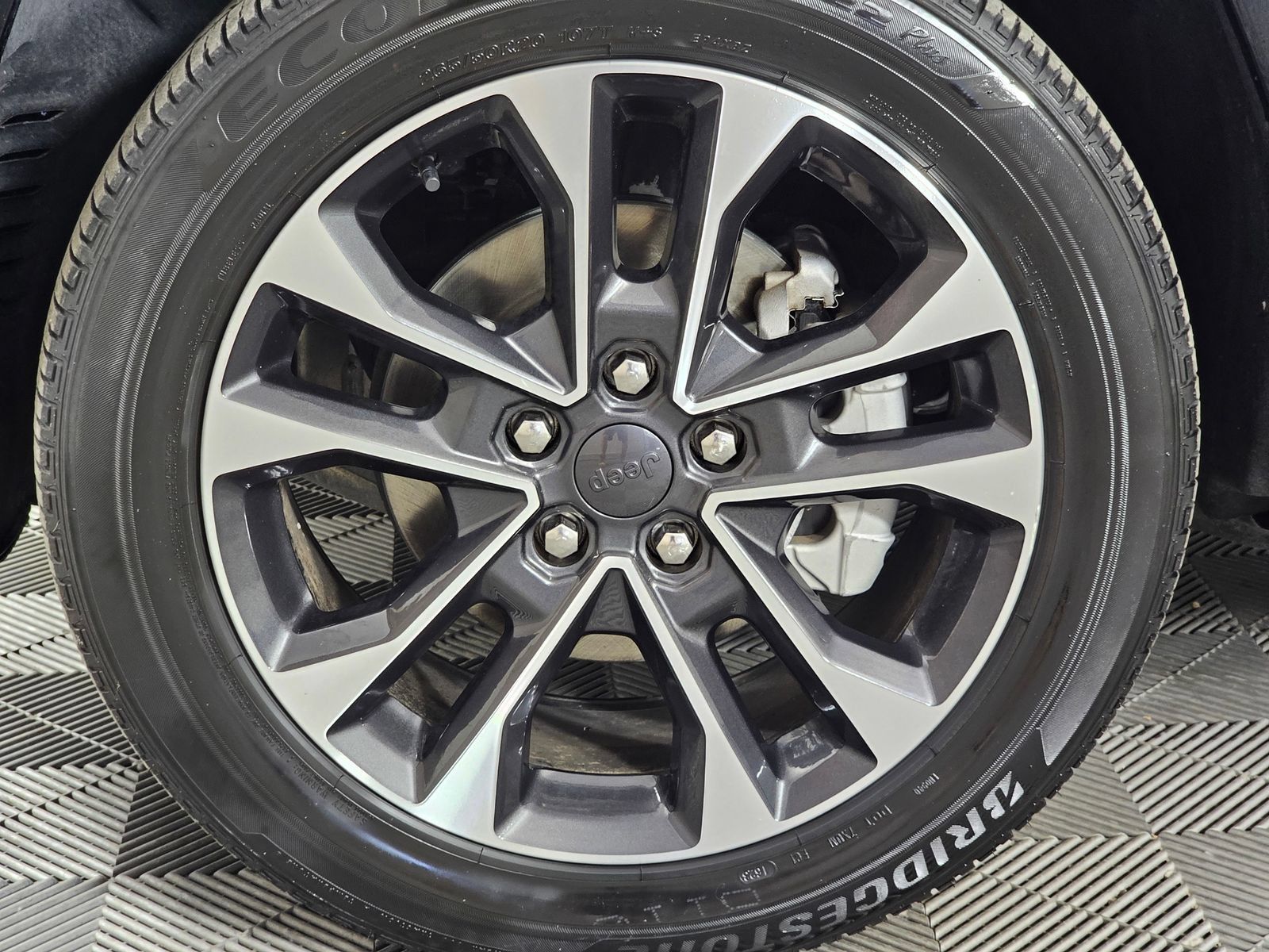 Used 2023 Jeep Grand Cherokee Overland w/ Luxury Tech Group IV AWD/4WD image 43