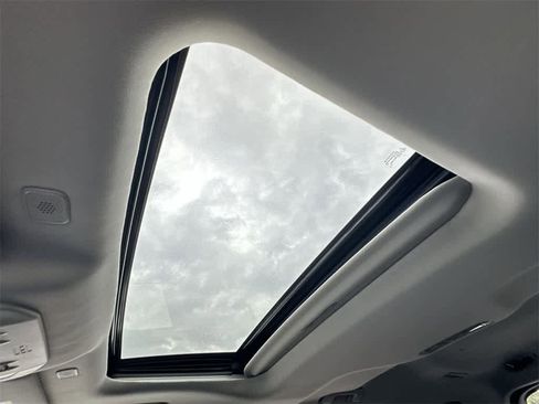 Used 2023 Toyota Highlander XLE image 17