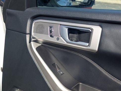 Used 2023 Ford Explorer Limited image 38