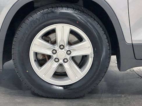 Used 2020 Chevrolet Trax LT FWD image 35
