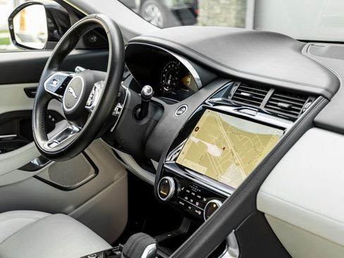 Used 2022 Jaguar E-PACE SE image 30