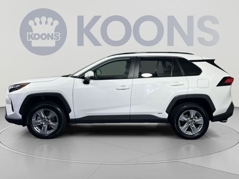 Used 2025 Toyota RAV4 XLE AWD/4WD image 2