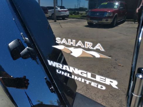 Used 2016 Jeep Wrangler Unlimited Sahara AWD/4WD image 13