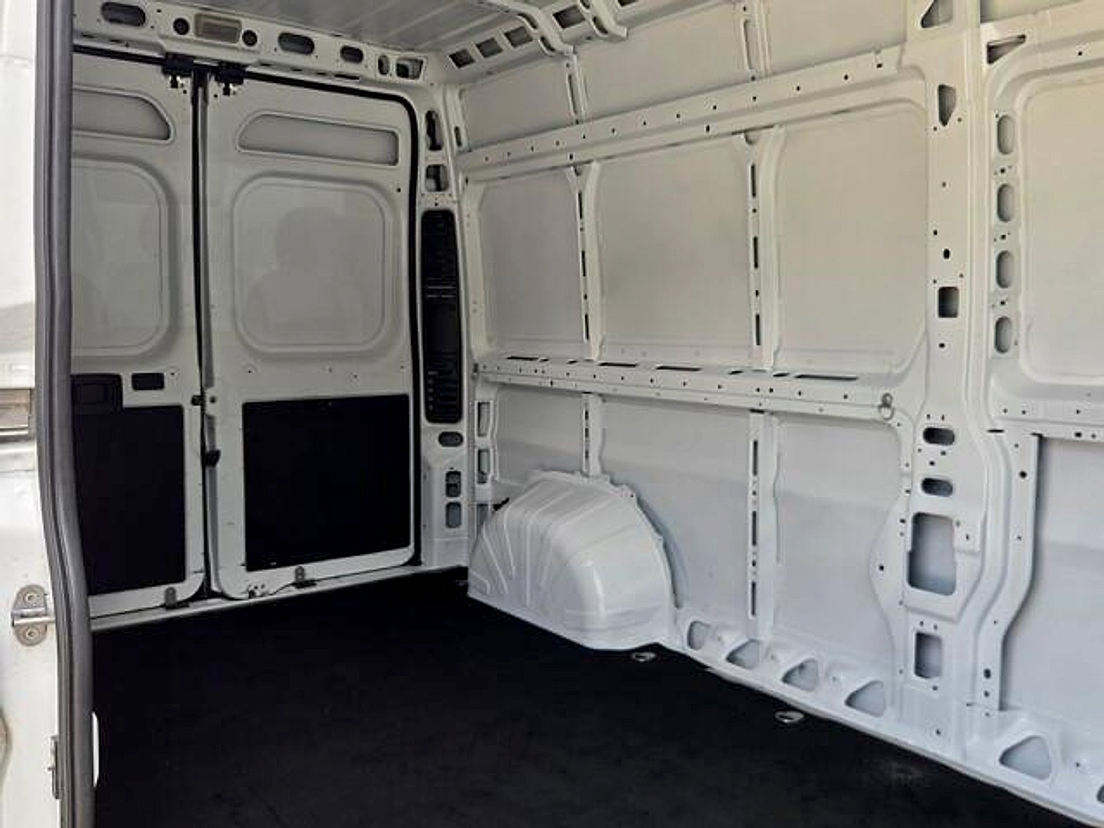 Used 2023 RAM ProMaster 2500 FWD image 14